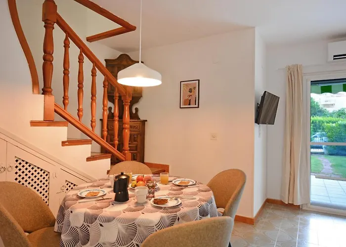 Laguna Townhouse By Nras